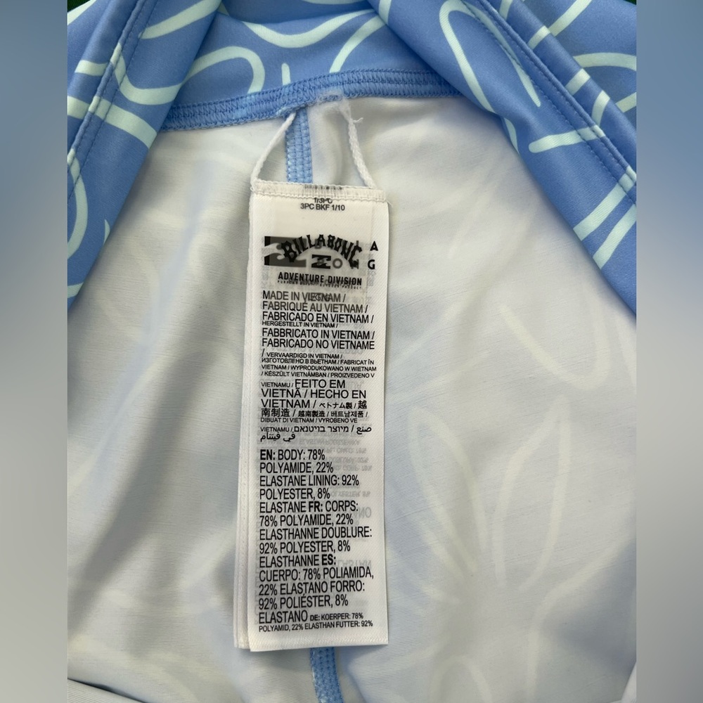 Brand new, NWOT Billabong A / DIV surf leggings. Color: blue floral print - Picture 8 of 8